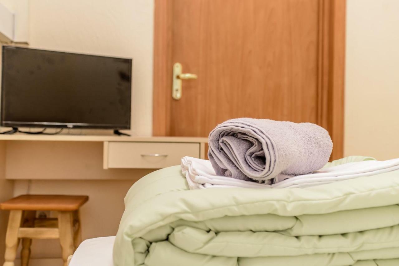 Globus Lipki Hostel 키예프 외부 사진